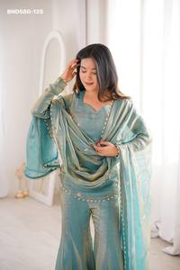 ชุดชาราร่าผ้าไหมคุณภาพดีสไตล์โมเดิร์น ตกแต่งด้วยงานปักเลื่อม สวยงาม พร้อมจำหน่ายจากผู้ส่งออกและผู้จัดจำหน่ายชาวอินเดีย - Product Image 3