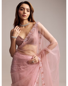 Sari rose KV en tissu filet orné de perles et de sequins, avec blouse non cousue - Product Image 3