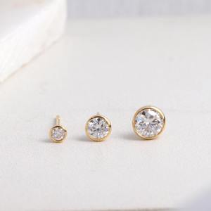 Pendientes de Diamante Cultivado en Laboratorio de 1.60 ct con Engaste de Bisel, Oro Amarillo Sólido de 14K, Certificado IGI, Regalo de Aniversario de Bodas para Mujer - Product Image 5