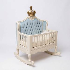 Cuna de madera de caoba tallada, muebles para habitación infantil hechos a mano en Indonesia - Product Image 1