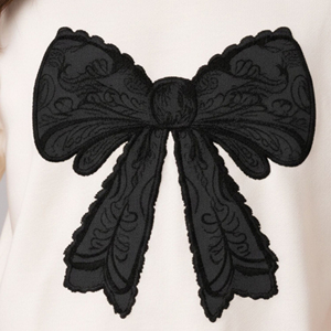 T-shirt confortable avec grand nœud en dentelle brodé noir, col rond, haut décontracté pour enfants, nouvelle édition - Product Image 5