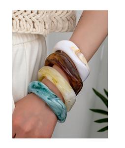 Bracelets carrés de style européen, prix de gros, bracelet en résine acrylique fait main, bracelet de haute qualité, couleur personnalisable disponible - Product Image 2