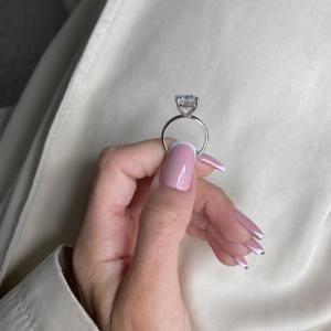 Anillo de Diamante Cultivado en Laboratorio con Corte Esmeralda de 2.7 Quilates, Anillo Solitario en Oro de 18K, Diseño Elegante y Minimalista, Certificado IGI F - VVS2 - Product Image 5