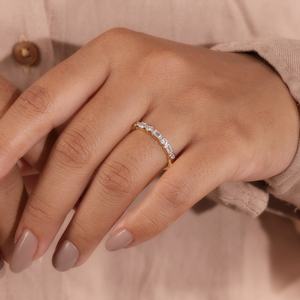 Anillo de Boda con Diamantes Cultivados en Laboratorio, Corte Esmeralda y Redondo, Anillo con Diamantes Engastados en Bisel, Anillo de Aniversario para Ella, Joyería de Diamantes - Product Image 4