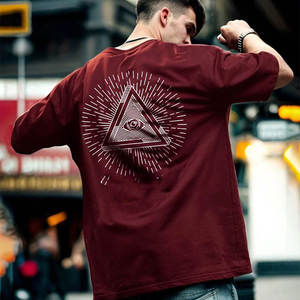 เสื้อยืดโอเวอร์ไซส์สีแดงเลือดหมูสไตล์วินเทจสำหรับผู้ชาย แบบขายส่ง สั่งทำได้ ผ้าเจอร์ซีย์คอตตอน 100% หนานุ่ม ทรงไหล่ตก - Product Image 5