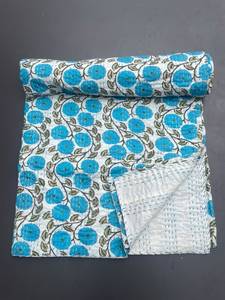 Edredón de Algodón Bordado a Mano con Patrón Floral Azul, Decoración Tradicional para el Hogar, Uso en Todas las Estaciones - Product Image 1