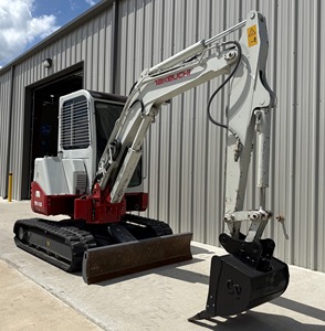 Mini-excavatrice Takeuchi abordable dotée d'une forte force de creusement, d'une structure compacte et d'un moteur économe en carburant - Product Image 6