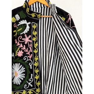 Chaqueta Varsity de Terciopelo Bordada a Mano SHYAM EXPORT, 100% Algodón, Diseño Floral, Cuello Mao, Manga Larga, Estilo Pullover Corto, Otoño - Product Image 3