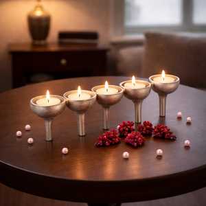 Ensemble de 5 bougeoirs en aluminium Harmony - Durables, résistants à la chaleur, faits à la main pour les activités religieuses et la décoration de la maison - Product Image 1