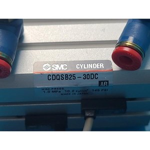 Cylindre pneumatique compact SMC CDQSB25-30DC, utilisé comme pièce détachée pour équipement semi-conducteur d'occasion - Product Image 1