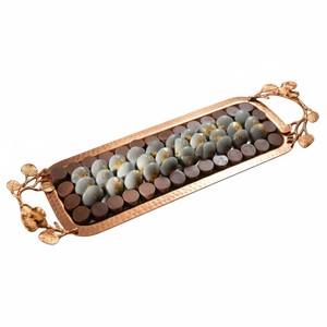 Plateau à chocolat décoratif de style moderne, plateau de service en métal de qualité supérieure, très vendu pour les mariages, les événements et les occasions spéciales - Product Image 1