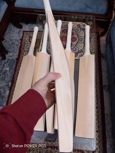 Bate de críquet de alta calidad para hombre, de madera de sauce inglés de primera calidad, totalmente equilibrado, con grano de sauce seleccionado, superventas. - Product Image 4