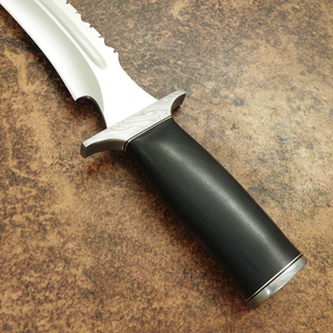 Cuchillo Bowie de Caza Hecho a Mano de Acero D2 con Mango de Cuerno de Búfalo Negro, Hoja Fija Curva, Cuchillo de Supervivencia para Acampar al Aire Libre - Product Image 4