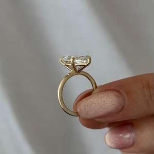 Bague solitaire en diamant de laboratoire de 5 carats, taille poire, E VS1, or 14 carats, certifiée IGI - Product Image 3