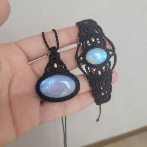 Ensemble de bracelets d'amitié ajustables faits à la main en macramé noir plaqué or avec opalite vintage et pierres de guérison en cristal style bohème - Product Image 3