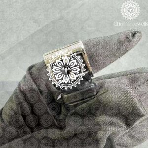 Charm Jewells Montre de luxe pour femme en acier inoxydable, boîtier tonneau de 38 mm, lunette sertie de diamants, quartz analogique, fermoir pliant - Product Image 2