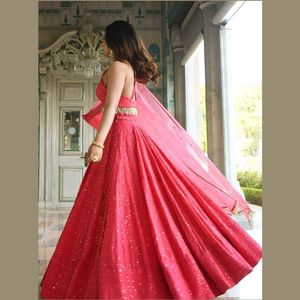 Lehenga Choli élégant en georgette rose brodé de paillettes, avec dupatta en organza et dentelle perlée, semi-couture, par Royal Export - Product Image 4