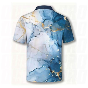 Polo de performance pour homme rouge avec motif rayé diagonal, tissu athlétique respirant et anti-humidité, manches courtes - Product Image 4