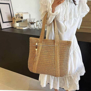 Elegante bolso de hombro de rafia marrón, bolso de paja hecho a mano sostenible con elegante abalorio de borla e interior espacioso para mujer - Product Image 5