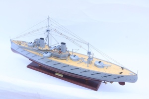 Maquette de bateau de guerre HMS Dreadnought 1906 en bois, faite à la main - Modèle classique de la Royal Navy pour la décoration de la maison ou du bureau - Product Image 2