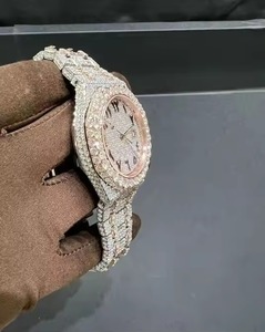 Montre de luxe en moissanite glacée, boîtier en acier inoxydable, cadran rond de 38 mm, verre saphir, affichage de la date, mouvement à quartz pour homme - Product Image 2