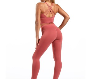 Ensemble de yoga professionnel personnalisé de haute qualité pour femmes, 2 pièces, sans couture, avec impression de logo légère, meilleur design, motif uni - Product Image 6