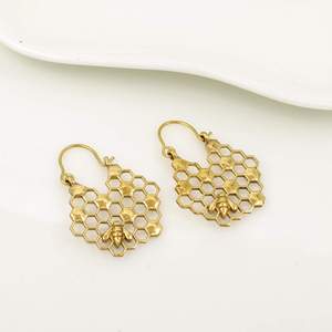 Pendientes de Aro Hexagonales con Diseño de Abeja, Chapados en Oro, Unisex, Modernos, Regalo Cristiano, Joyería - Product Image 6