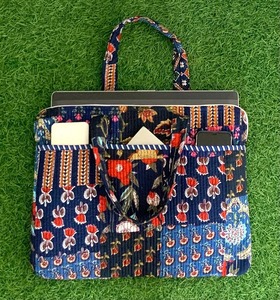 Housse pour ordinateur portable en coton matelassé avec fermeture éclair et bandoulière, design tendance - Fabriquée à la main au Rajasthan, idéale pour les trajets quotidiens et les voyages, modèle 100 - Product Image 4
