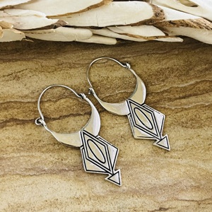 Dernières créations de boucles d'oreilles géométriques bohèmes, bijoux tribaux en laiton pour femmes, plaqué argent, croissant pendantes, vente en gros/OEM/ODM - Product Image 3