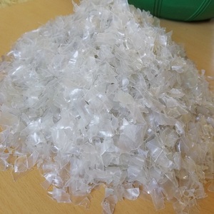 Lascas de Botellas de Plástico PET para Reciclaje, Materia Prima para Aplicaciones Plásticas con Forma Consistente, Rendimiento Confiable y Fácil Procesamiento - Product Image 3