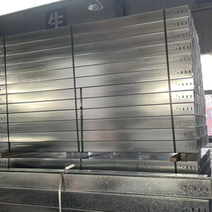 Bandeja Portacables Industrial Cerrada para Aplicaciones de Trabajo Pesado - Product Image 1