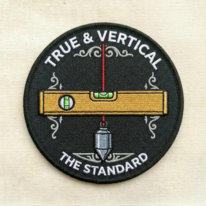 Patch brodé standard True Vertical, thermocollant, avec niveau à bulle, pour la construction, la signalisation et l'équipement, vente en gros - Product Image 1