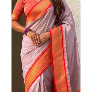 Sari en soie Paithani indien traditionnel Elite Weaves avec motifs tissés Zari et pallu paon Meenakari pour mariages - Product Image 1