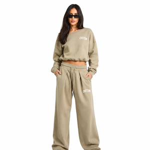 Ensemble de survêtement décontracté beige pour femme, pantalon large et pull à col rond, ensemble athleisure assorti, logo personnalisé, ensembles d'hiver - Product Image 1