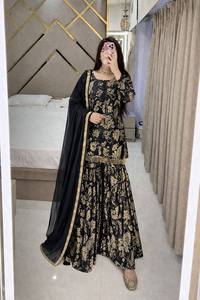 Ensemble Kurti Sharara en coton mousseline à imprimé floral numérique avec dupatta – Tenue de soirée ethnique de créateur avec pierres pour femme - Product Image 2