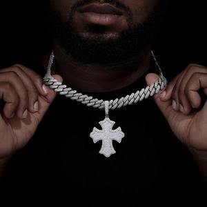 Chaîne Hip-Hop Diamantée Haute Demande, Collier Statement Iced Out, Bijoux pour Hommes et Femmes, Mode Streetwear, Disponible à la Vente - Product Image 4