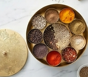 Boîte à épices ronde élégante en métal avec compartiments, design traditionnel, anti-poussière, support de rangement de cuisine pour l'organisation des masala - Product Image 3
