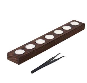 Portavelas de madera para velas de té con siete velas de té blancas espaciadas uniformemente, dispuestas en un rectangular largo hecho a mano en color oscuro. - Product Image 3