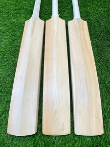 Bate de béisbol de alta calidad de mimbre inglés liso, beige, hecho a mano, con empaque premium y agarre cómodo. - Product Image 4