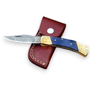 Cuchillos Plegables de Lujo con Hoja con Patrón Damasco, Mango de Madera Hecho a Mano, Empuñadura Metálica Grabada, Funda de Cuero para Coleccionistas y Actividades al Aire Libre - Product Image 1