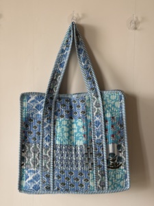 Sac fourre-tout matelassé pour femme, imprimé à la main style indien traditionnel, vintage, 18x16 pouces, 100% coton, fait main, plage, été, automne/hiver - Product Image 3
