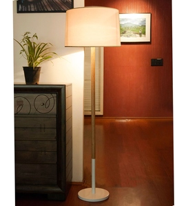 Lampe de sol club de luxe à abat-jour en tissu blanc dynamique avec base métallique, OEM ODM, faible MOQ, prix usine, vente en gros, approvisionnement en vrac - Product Image 6