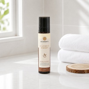 Brume Visage Éclatante Anti-rides, Soin Illuminateur et Soutien de l'Élasticité Cutanée à base de Galactomyces - Product Image 1