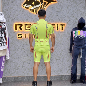 Ensemble d'uniformes de cyclisme personnalisés pour équipe, avec maillot et short assortis, tissu respirant pour les courses de club et les sorties cyclistes en groupe - Product Image 2