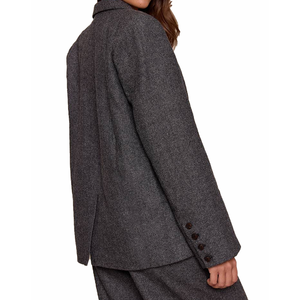Blazer sur mesure pour femme à carreaux écossais, manches longues, revers cranté, deux boutons, poches, costume de bureau, fabricant OEM/ODM en gros - Product Image 4