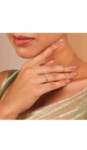 Anillo Solitario Exclusivo para Mujer, Modelo Astra Marquise, Oro Puro de 18k, Diamante CVD de 0.21ct, Claridad D VVS, Certificado IGI, Venta al Por Mayor - Product Image 2