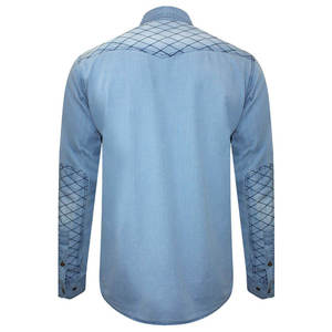Chemise en jean pour homme à manches longues, couleur unie, col rabattu, style décontracté avec poches, finition délavée, coupe classique - Product Image 2