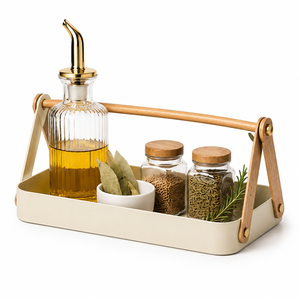 Plateau de rangement noir de luxe avec un corps élégant en métal noir mat, un magnifique cadre en métal doré et une poignée en bois naturel. - Product Image 5