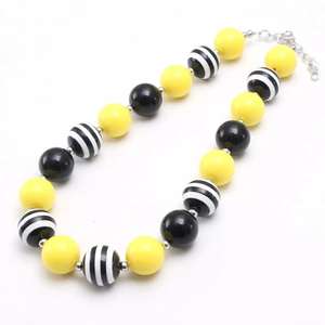 Collier en résine époxy fait main, pendentif en résine personnalisé, bijoux tendance, cadeau pour femme, design de bijoux à la mode - Product Image 2