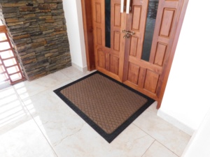 Alfombra de Entrada para Exteriores de Goma Antideslizante, Duradera y Móvil, con Diseño de Diamantes Griegos, 90x120 cm - Product Image 2